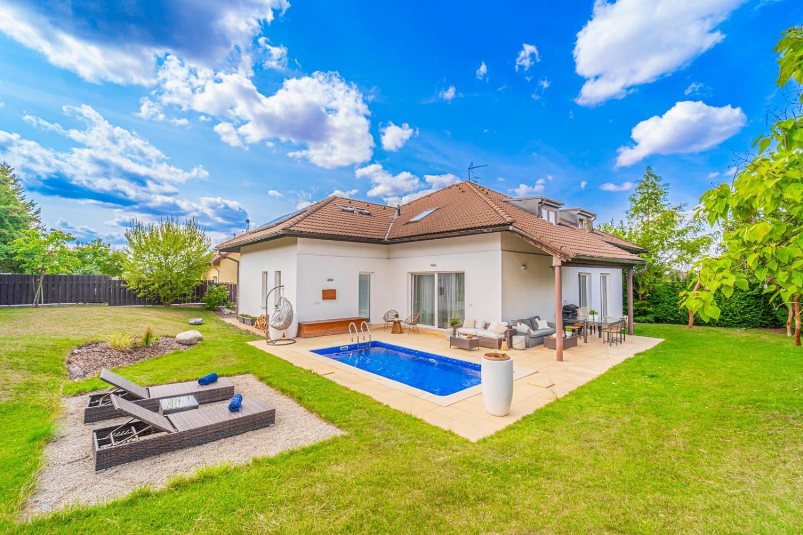 Vila Sara S Bazenem A Infrasaunou Na Kraji Prahy Zbuzany Exteriér fotografie