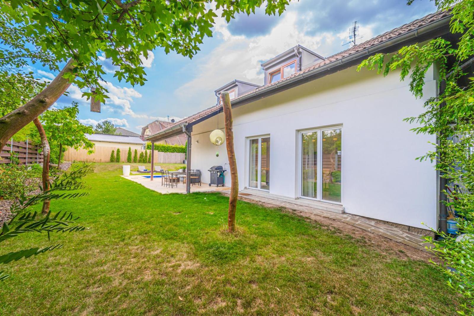 Vila Sara S Bazenem A Infrasaunou Na Kraji Prahy Zbuzany Exteriér fotografie